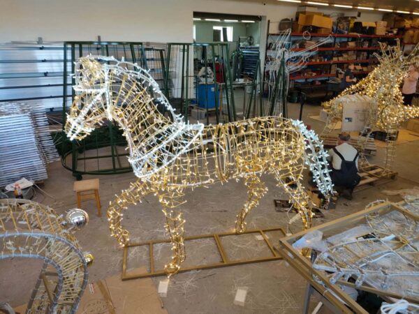 fenydekoraciok-varosok-kozsegek-bevasarlokozpontok-szamara (202)